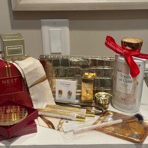 Retail:$625 Merry & Bright Gold Delight Bundle Treat Yourself Amazing Products